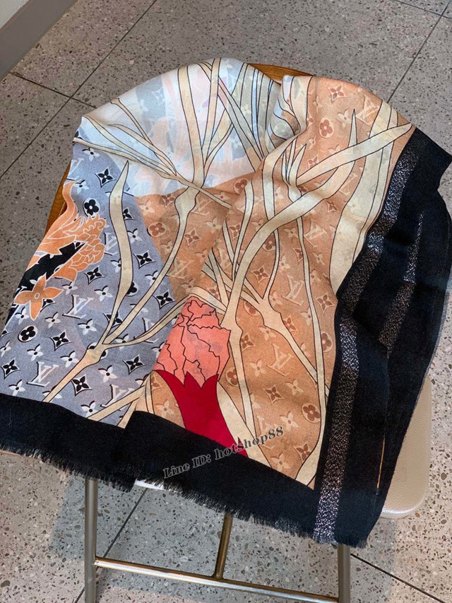 LV專櫃新品路易威登客供銀線羊絨面料長巾女士披肩 mmyj1634